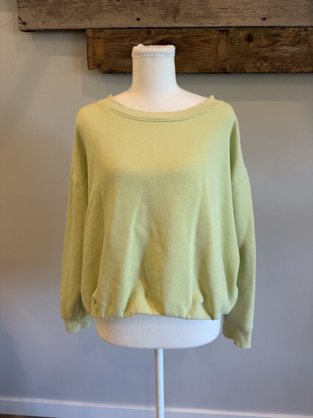 Universal Threads Lime Green Crewneck with Cinched Bottom (L)